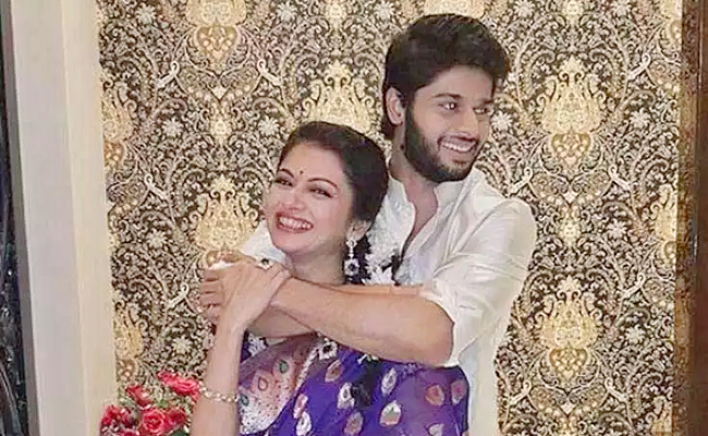 Bhagyashree_20With_20Her_20Son_20Abhimanyu_20Photos_2.jpg 3
