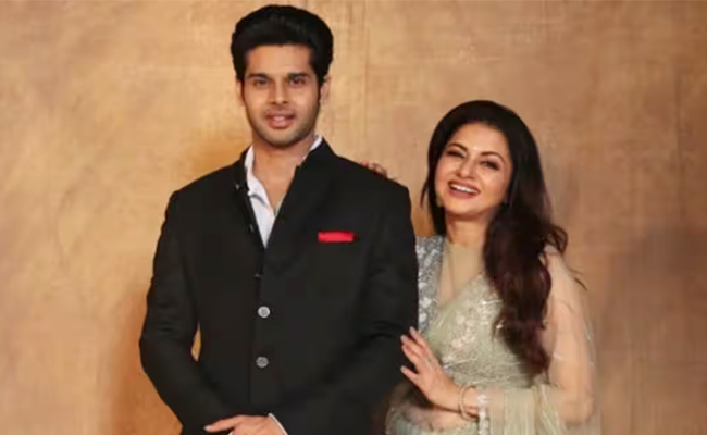 Bhagyashree_20With_20Her_20Son_20Abhimanyu_20Photos_8.jpg 9