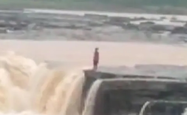Chitrakote-Waterfalls-Chhat_0.jpg