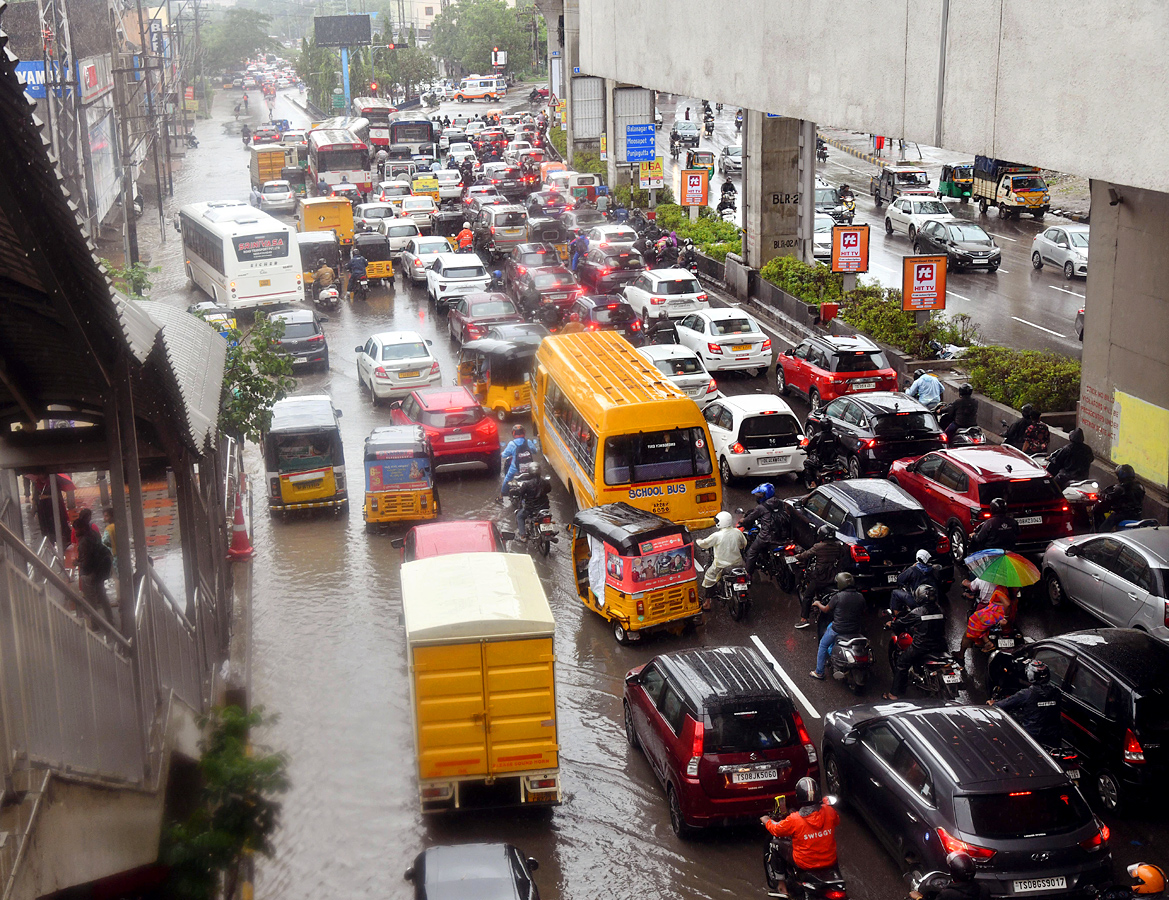 Heavy_20Rains_20in_20Hyderabad_20Photos_1.jpg 2