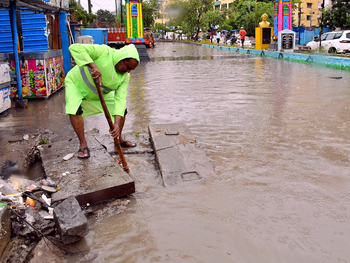 Heavy_20Rains_20in_20Hyderabad_20Photos_10.jpg 11