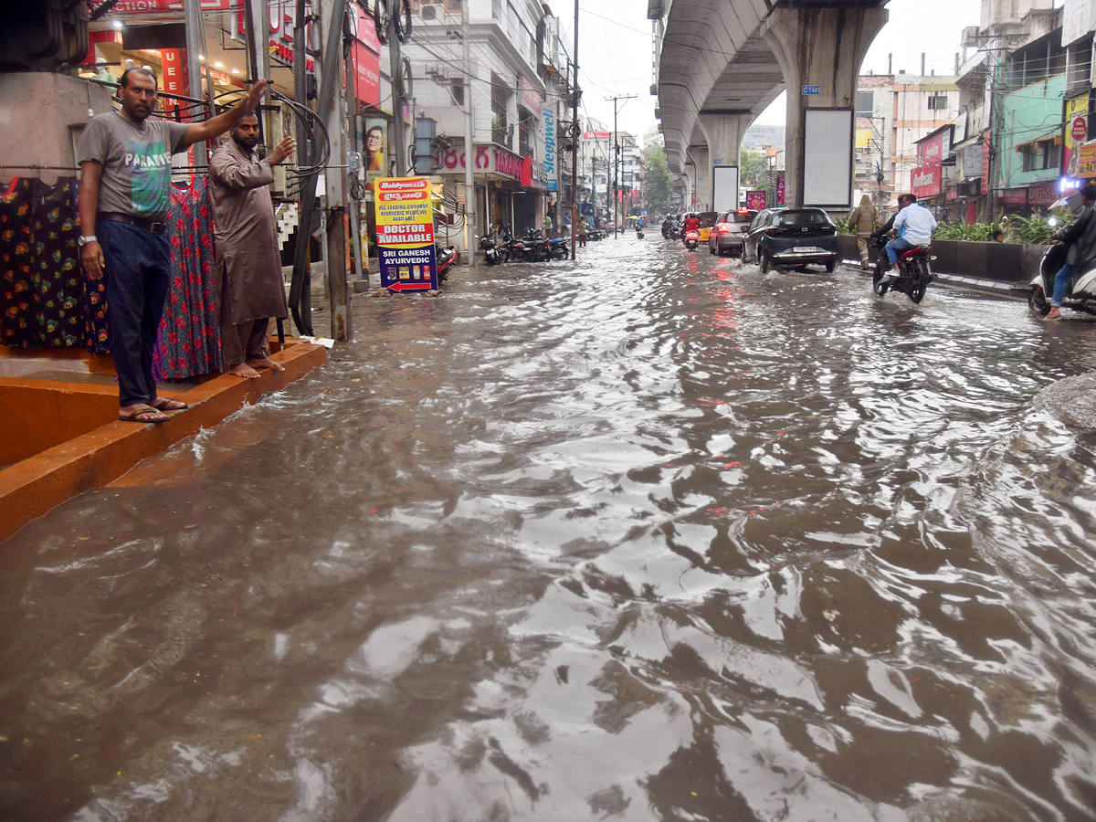 Heavy_20Rains_20in_20Hyderabad_20Photos_16.jpg 17