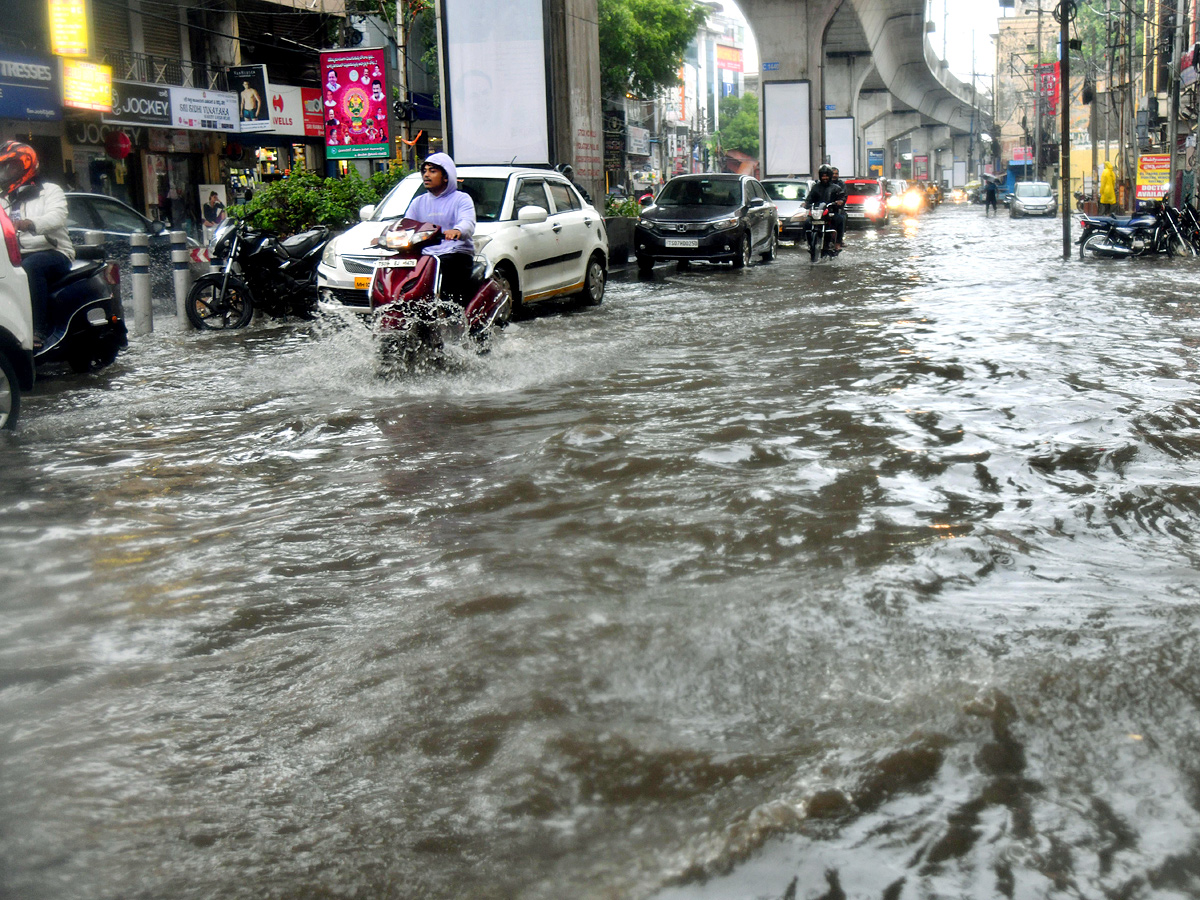 Heavy_20Rains_20in_20Hyderabad_20Photos_17.jpg 18