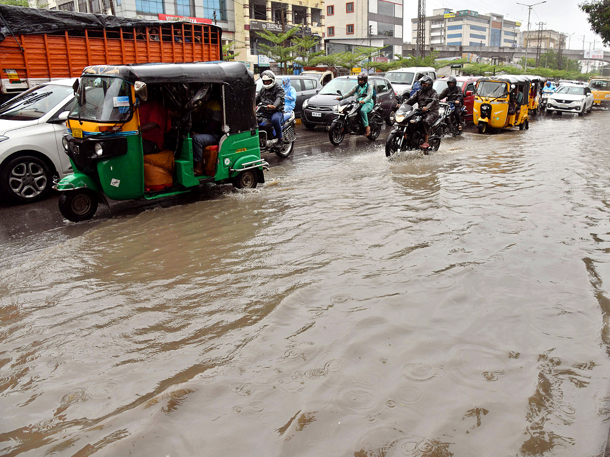 Heavy_20Rains_20in_20Hyderabad_20Photos_22.jpg 23