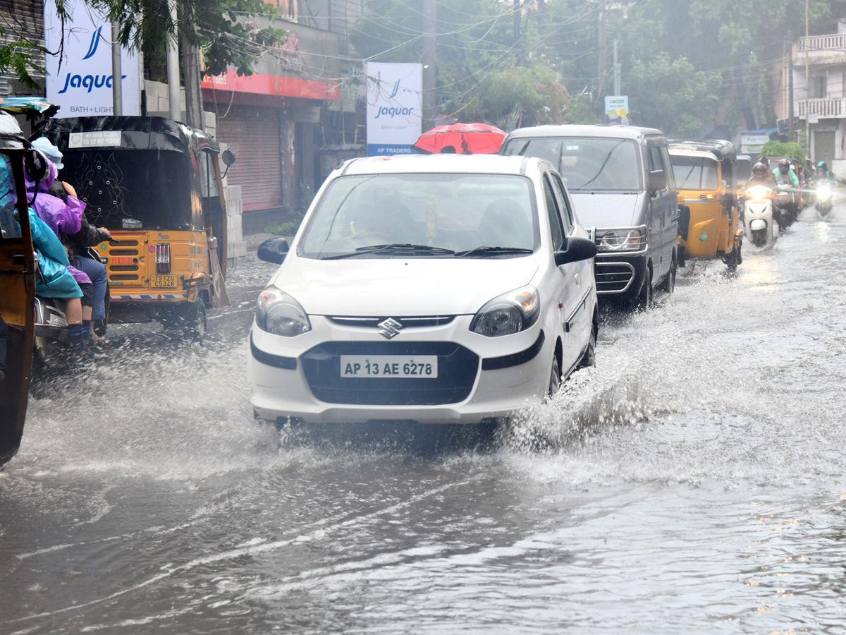 Heavy_20Rains_20in_20Hyderabad_20Photos_23.jpg 24