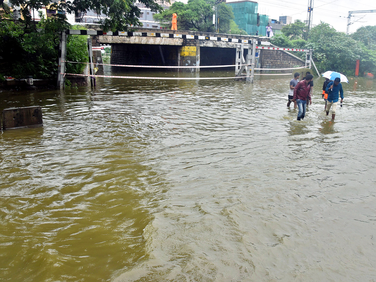 Heavy_20Rains_20in_20Hyderabad_20Photos_4.jpg 5