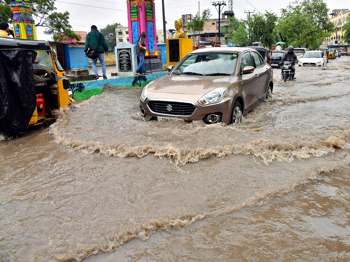 Heavy_20Rains_20in_20Hyderabad_20Photos_9.jpg 10