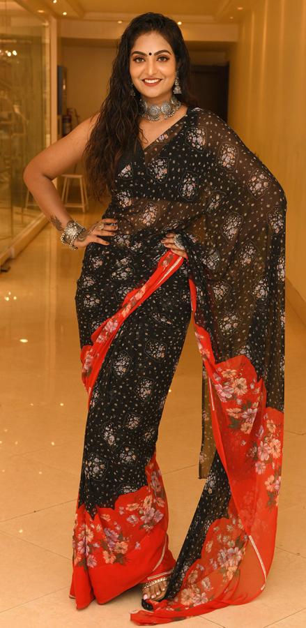 Models_20in_20sutra_20exhibition_20pics-4.jpg 4