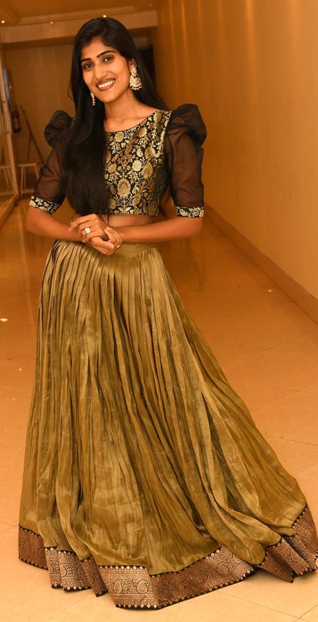Models_20in_20sutra_20exhibition_20pics-7.jpg 7
