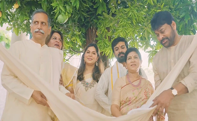 Ramcharan_20and_20upasana_20with_20little_20mega_20princes_20Photos_17.jpg 18