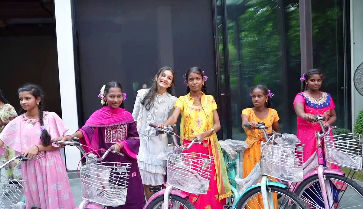 happy_20birthday_20Sitara_20Ghattamaneni_20-17.jpg 17