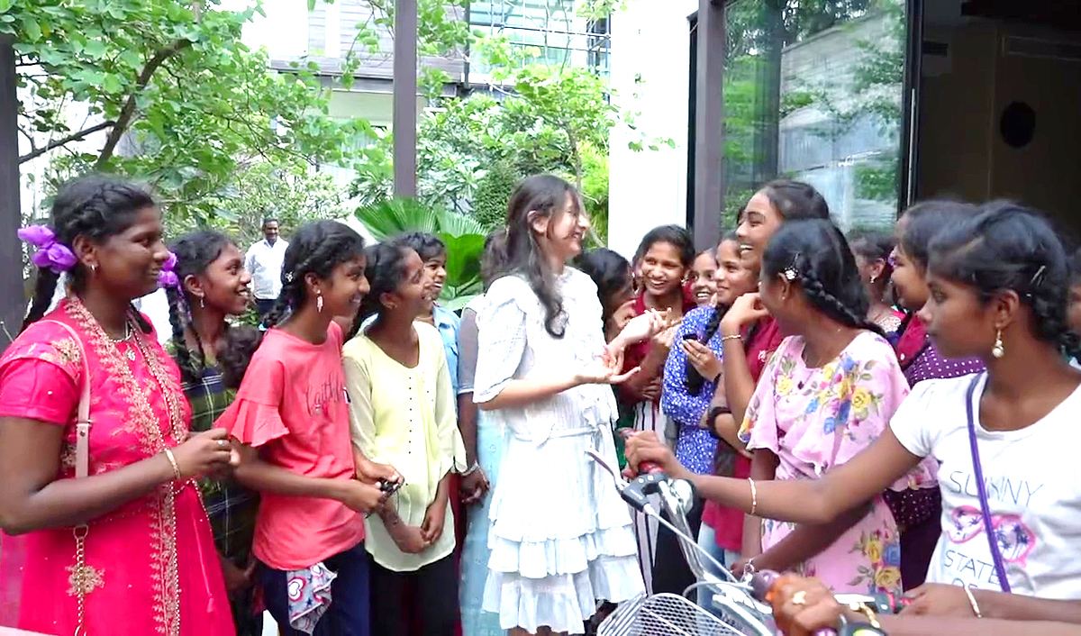 happy_20birthday_20Sitara_20Ghattamaneni_20-23.jpg 22