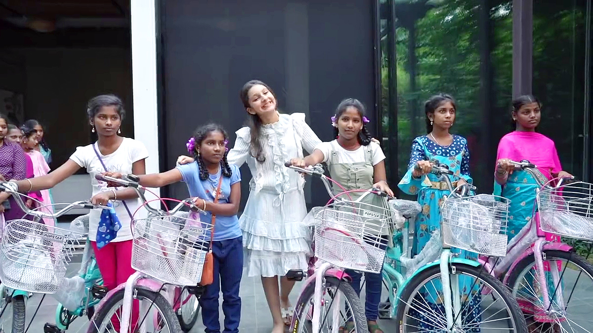 happy_20birthday_20Sitara_20Ghattamaneni_20-5.jpg 5
