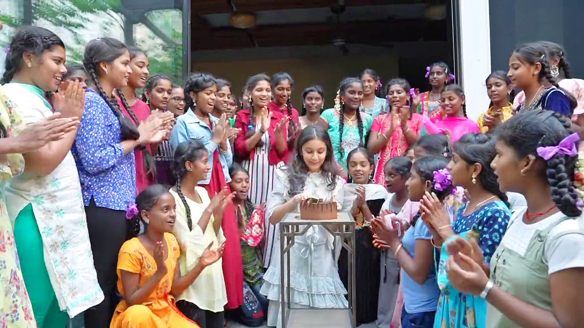 happy_20birthday_20Sitara_20Ghattamaneni_20-8.jpg 8