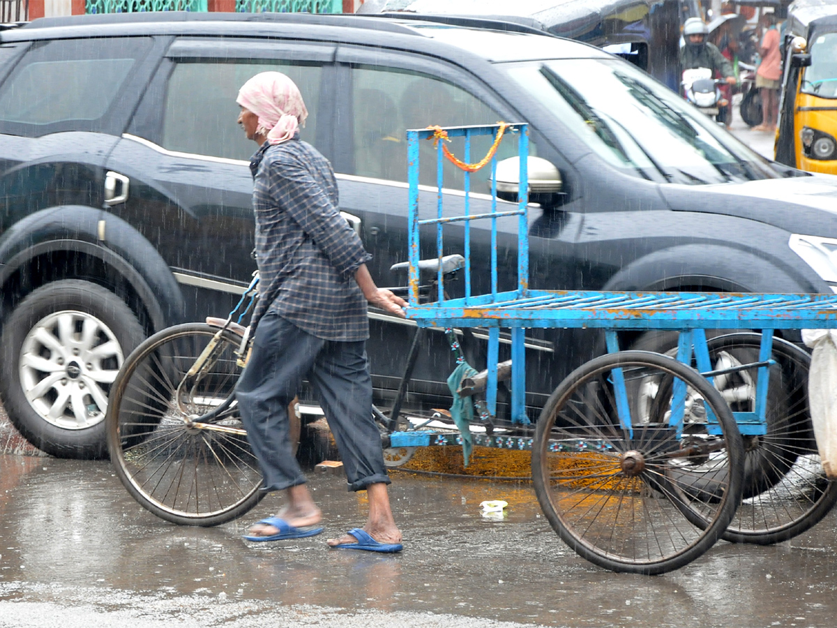 heavy_20rains_20in_20andhra_20pradesh_20pics-16.jpg 16