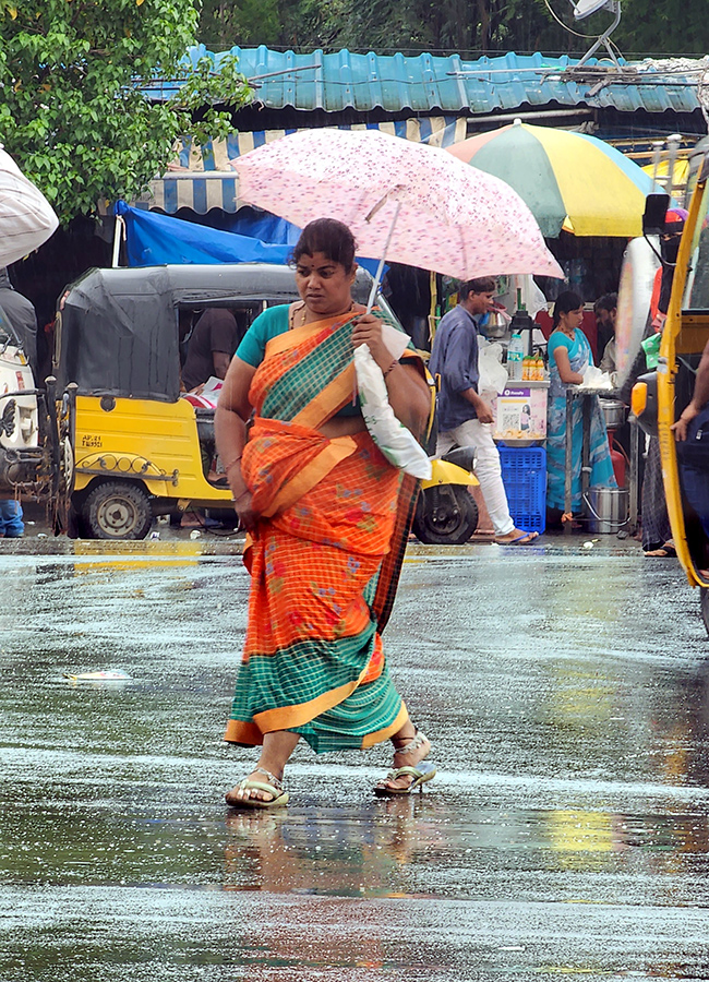 heavy_20rains_20in_20andhra_20pradesh_20pics-21.jpg 21