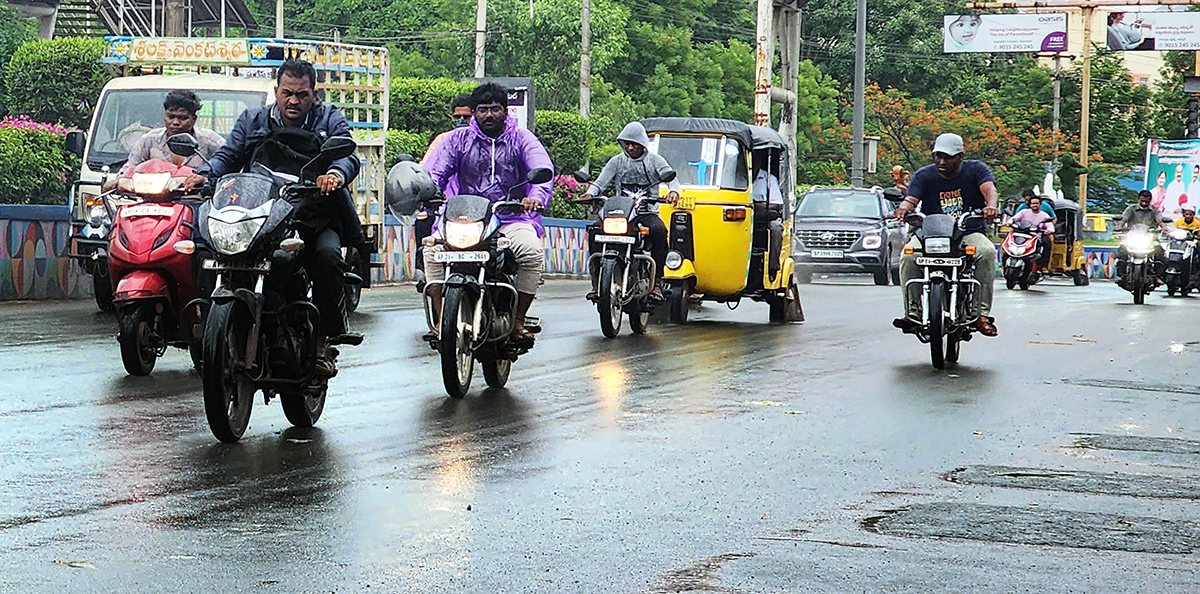 heavy_20rains_20in_20andhra_20pradesh_20pics-22.jpg 22