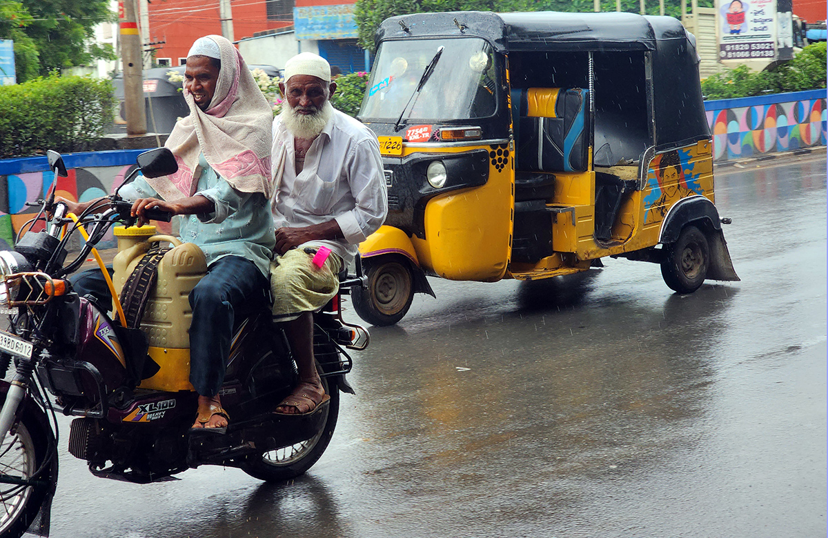 heavy_20rains_20in_20andhra_20pradesh_20pics-23.jpg 23