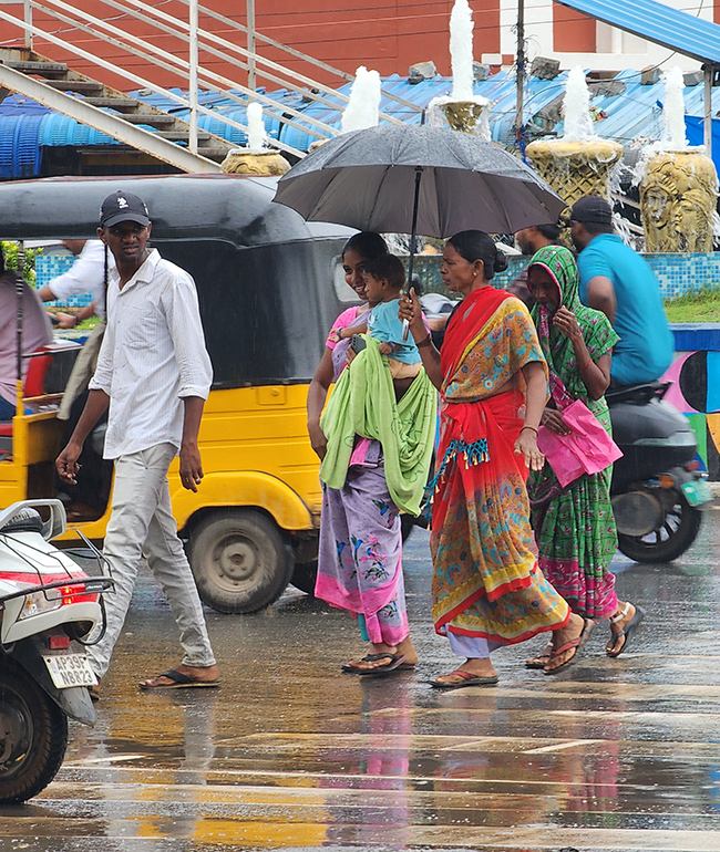 heavy_20rains_20in_20andhra_20pradesh_20pics-25.jpg 25
