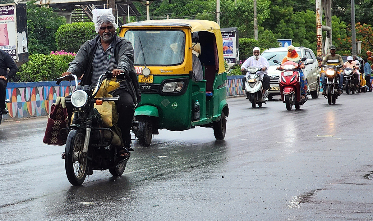 heavy_20rains_20in_20andhra_20pradesh_20pics-5.jpg 5
