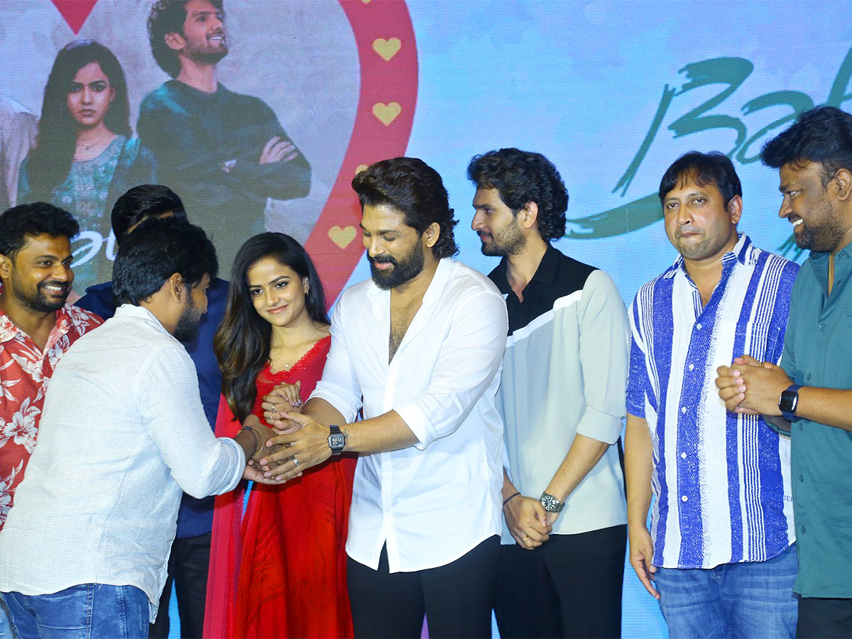 Baby_20Movie_20Thanks_20Meet_20With_20Allu_20Arjun_20As_20Chief_20Guest_20-40.jpg 39