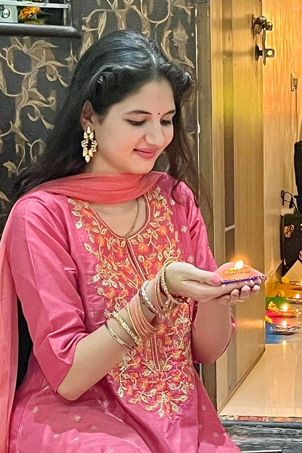 Harshaali_20Malhotra_20Latest_20Photos_16.jpg 17