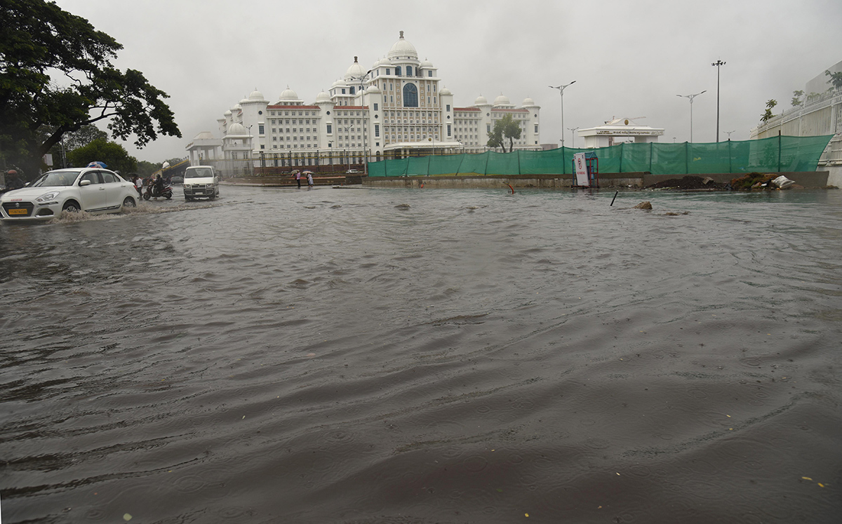 Heavy_20Rains_20In_20Hyderabad-1.jpg 2