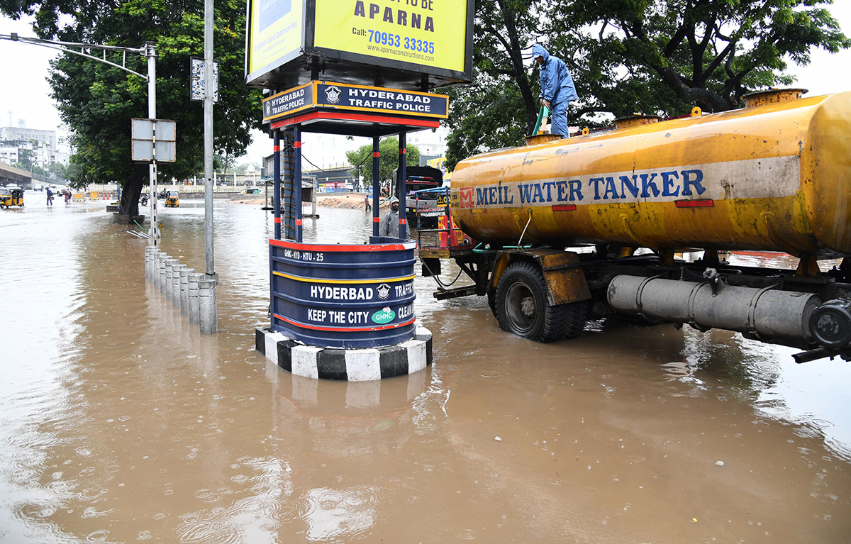 Heavy_20Rains_20In_20Hyderabad-10.jpg 10