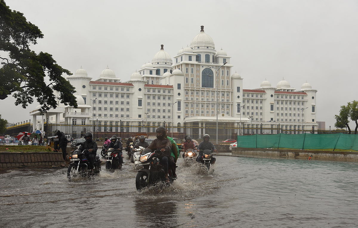 Heavy_20Rains_20In_20Hyderabad-2.jpg 3