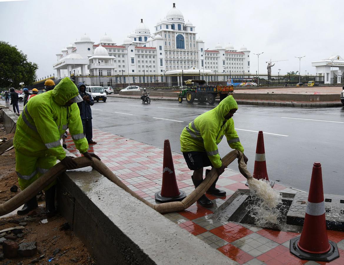 Heavy_20Rains_20In_20Hyderabad-4.jpg 5