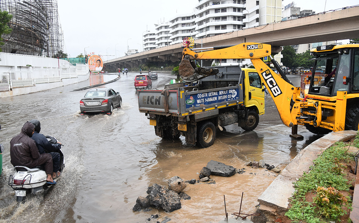 Heavy_20Rains_20In_20Hyderabad-8.jpg 9