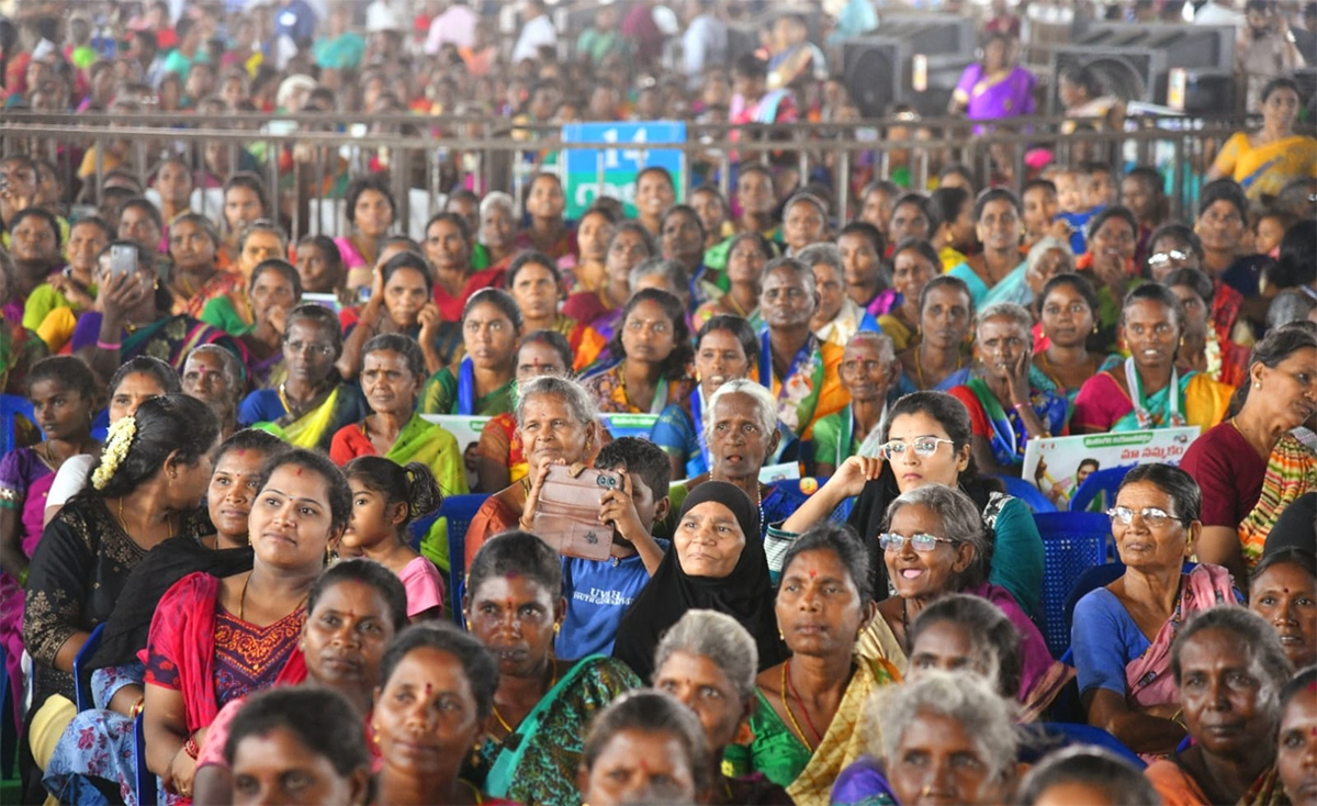 ysr_20nethanna_20nestham_20program_20Tirupati_20district_20Pics-7.jpg 7