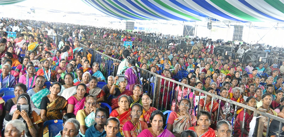 ysr_20nethanna_20nestham_20program_20Tirupati_20district_20Pics-8.jpg 8