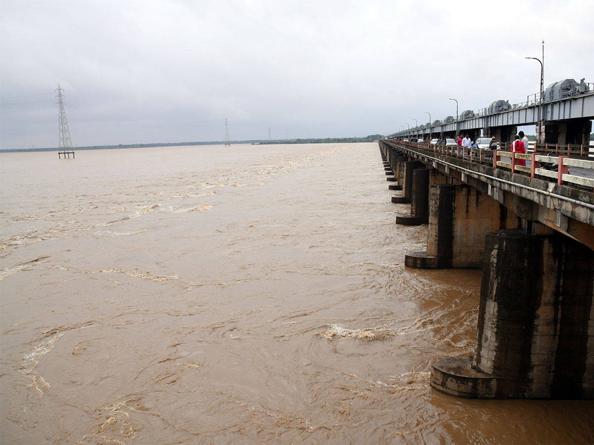 Heavy_20rain_20Rajamahendravaram_20Pics-1.jpg 1