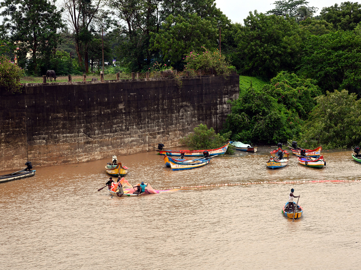 Heavy_20rain_20Rajamahendravaram_20Pics-10.jpg 10