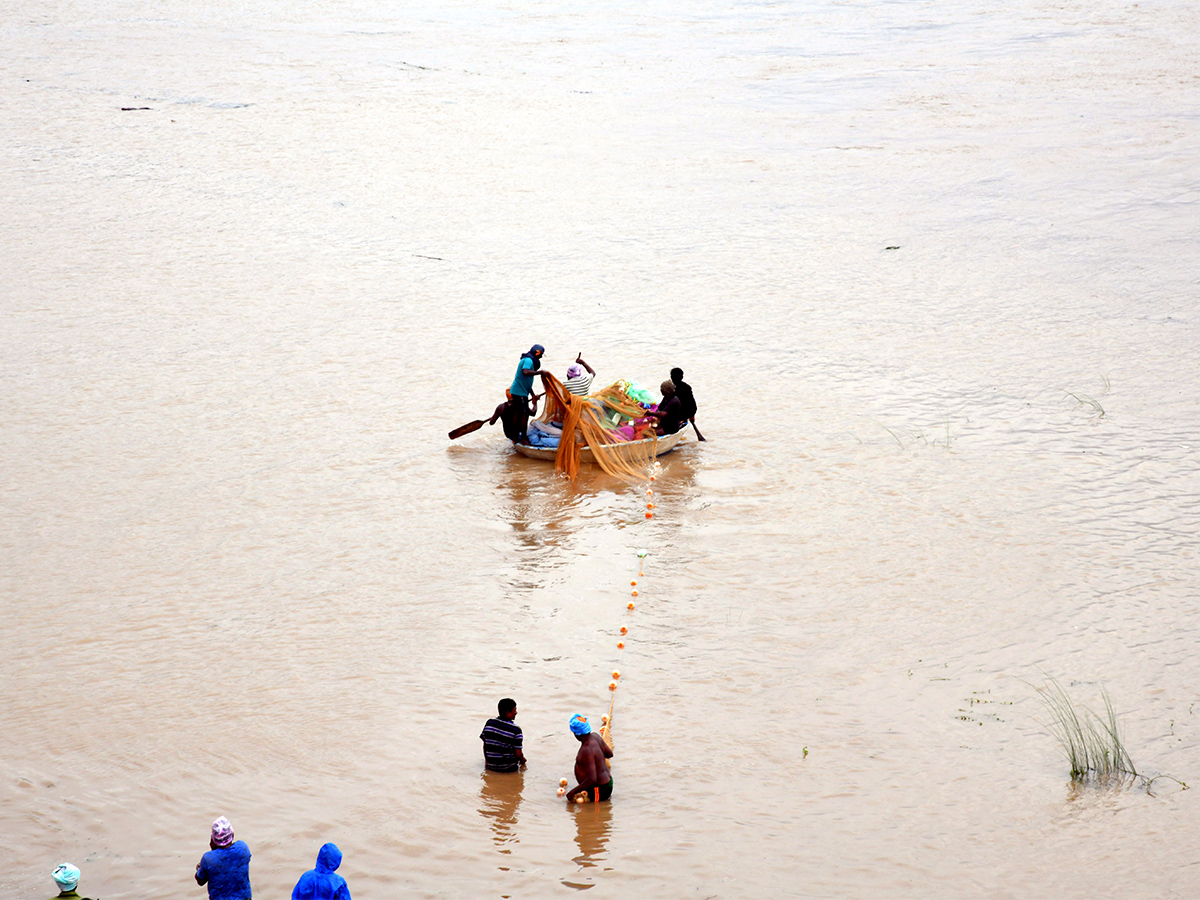 Heavy_20rain_20Rajamahendravaram_20Pics-16.jpg 16