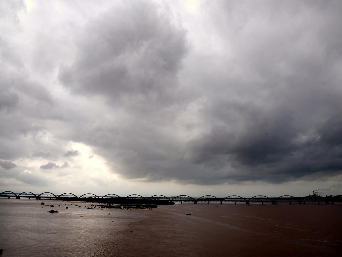 Heavy_20rain_20Rajamahendravaram_20Pics-19.jpg 18
