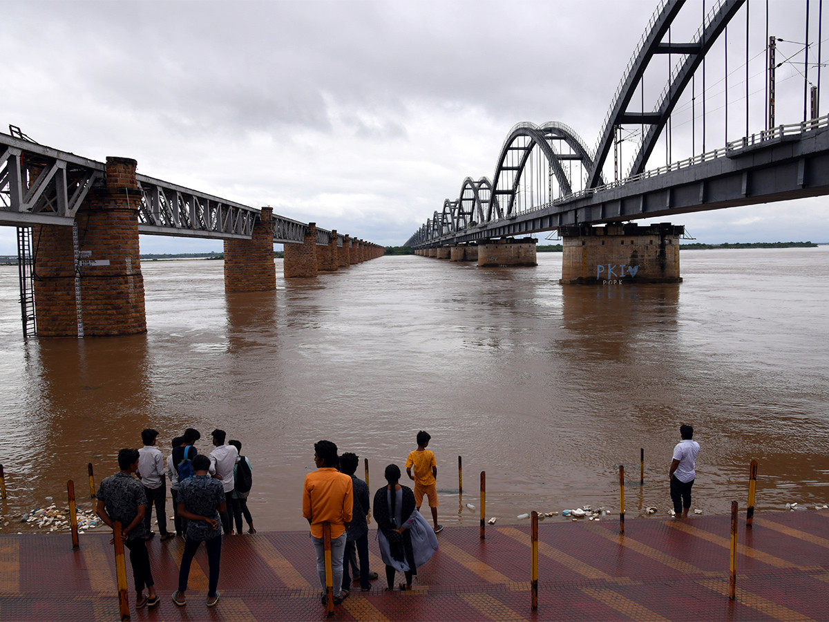Heavy_20rain_20Rajamahendravaram_20Pics-2.jpg 2