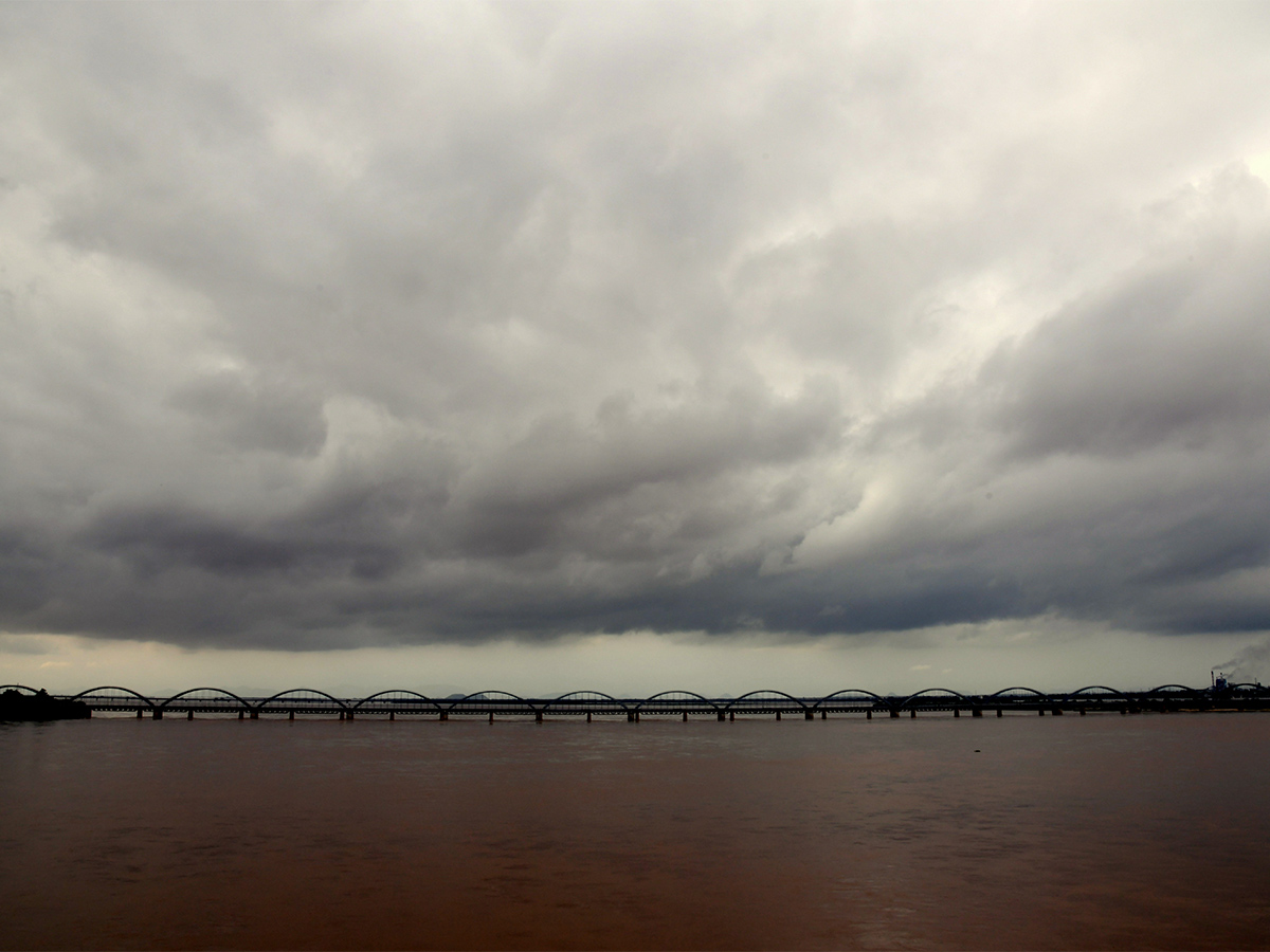 Heavy_20rain_20Rajamahendravaram_20Pics-20.jpg 19