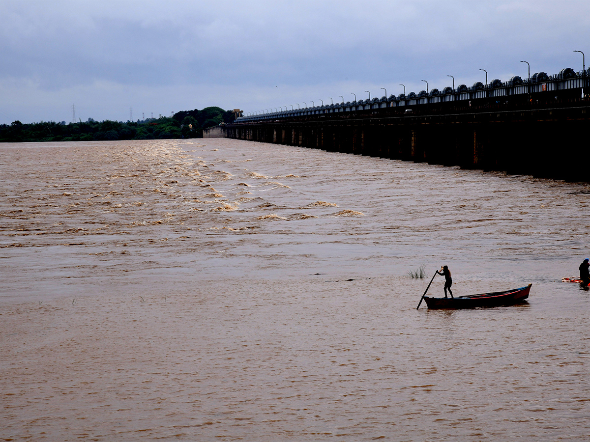 Heavy_20rain_20Rajamahendravaram_20Pics-31.jpg 30