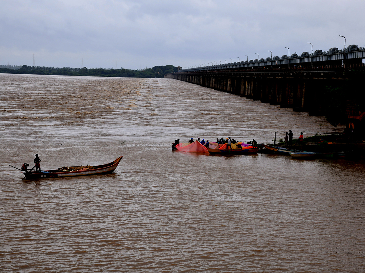 Heavy_20rain_20Rajamahendravaram_20Pics-32.jpg 31