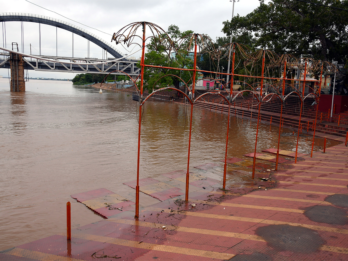 Heavy_20rain_20Rajamahendravaram_20Pics-6.jpg 6