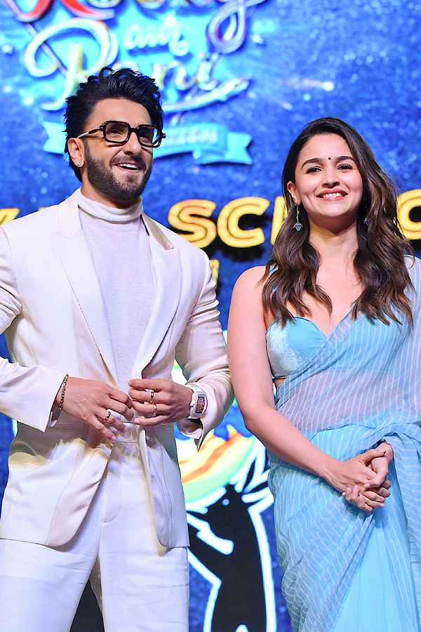 Rocky_20Aur_20Rani_20Kii_20Prem_20Kahaani_20Promotions_20By_20Ranveer_20Singh_20And_20Alia_20Bhatt_20Photos_3.jpg 4
