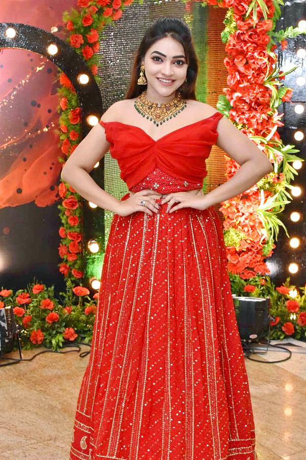 Actress_20Niharika_20Konidela_20Launch_20of_20Hi_20Life_20Exhibition_20Photos_5.jpg 13