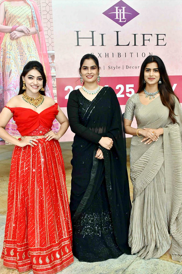 Actress_20Niharika_20Konidela_20Launch_20of_20Hi_20Life_20Exhibition_20Photos_6.jpg 14