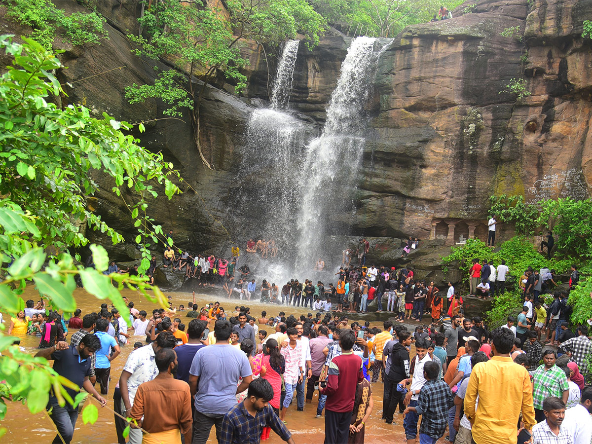 Sabitham_20Waterfalls_20Peddapalli_20Pics-1.jpg 1