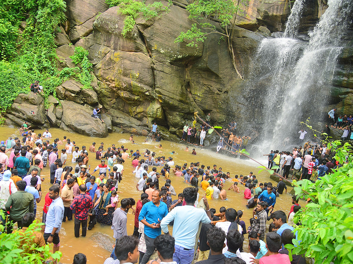 Sabitham_20Waterfalls_20Peddapalli_20Pics-2.jpg 2