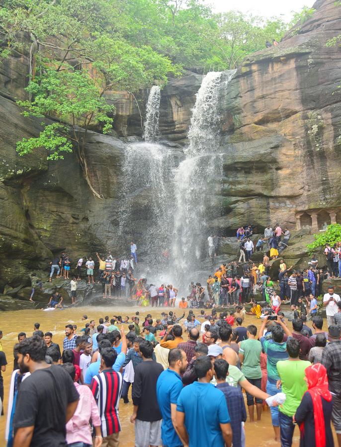 Sabitham_20Waterfalls_20Peddapalli_20Pics-3.jpg 3