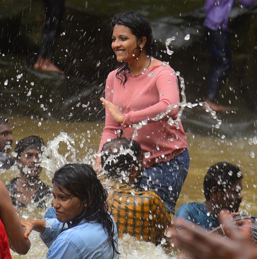 Sabitham_20Waterfalls_20Peddapalli_20Pics-5.jpg 5