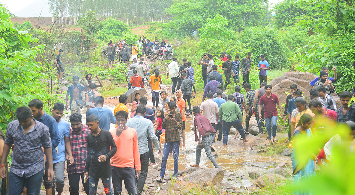 Sabitham_20Waterfalls_20Peddapalli_20Pics-9.jpg 9